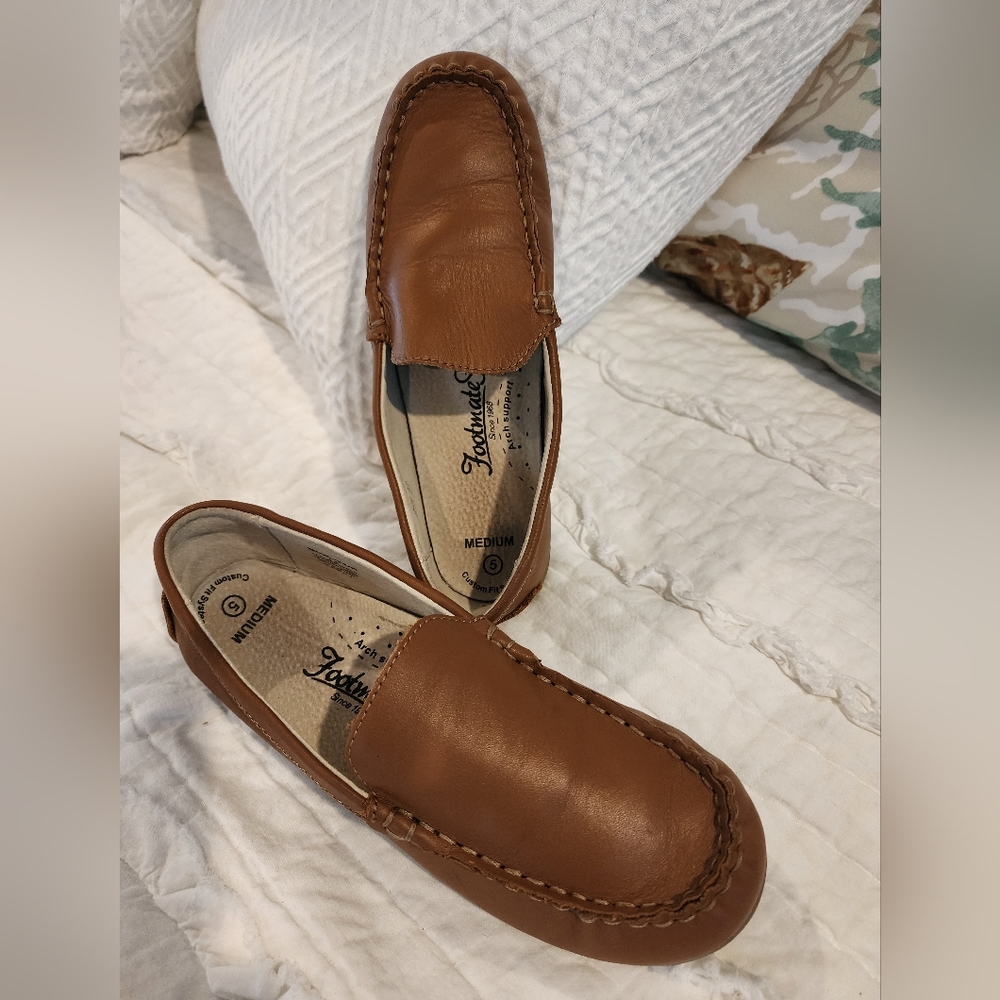 Boys/youth loafers - soft leather - chestnut  brown - size 5- in good condition